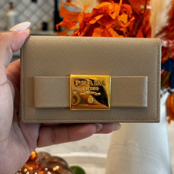 PRADA Cammeo Saffiano Fiocco Leather Bow Card Holder  *Pre-Loved* - Picture 2 of 16